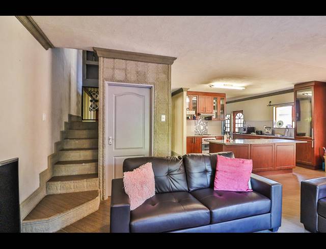 4 BEDROOM TOWNHOUSE RENTED IN SHERWOOD